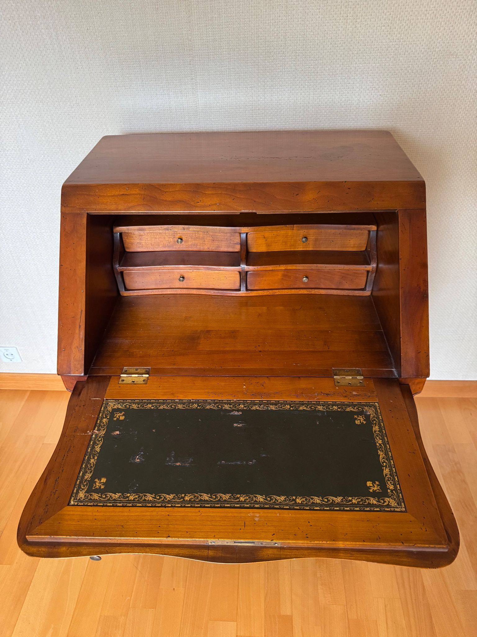 Secretary with drop-down front, signed Jean Laick, master cabinetmaker, cherry wood.