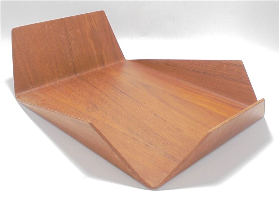 Document storage tray