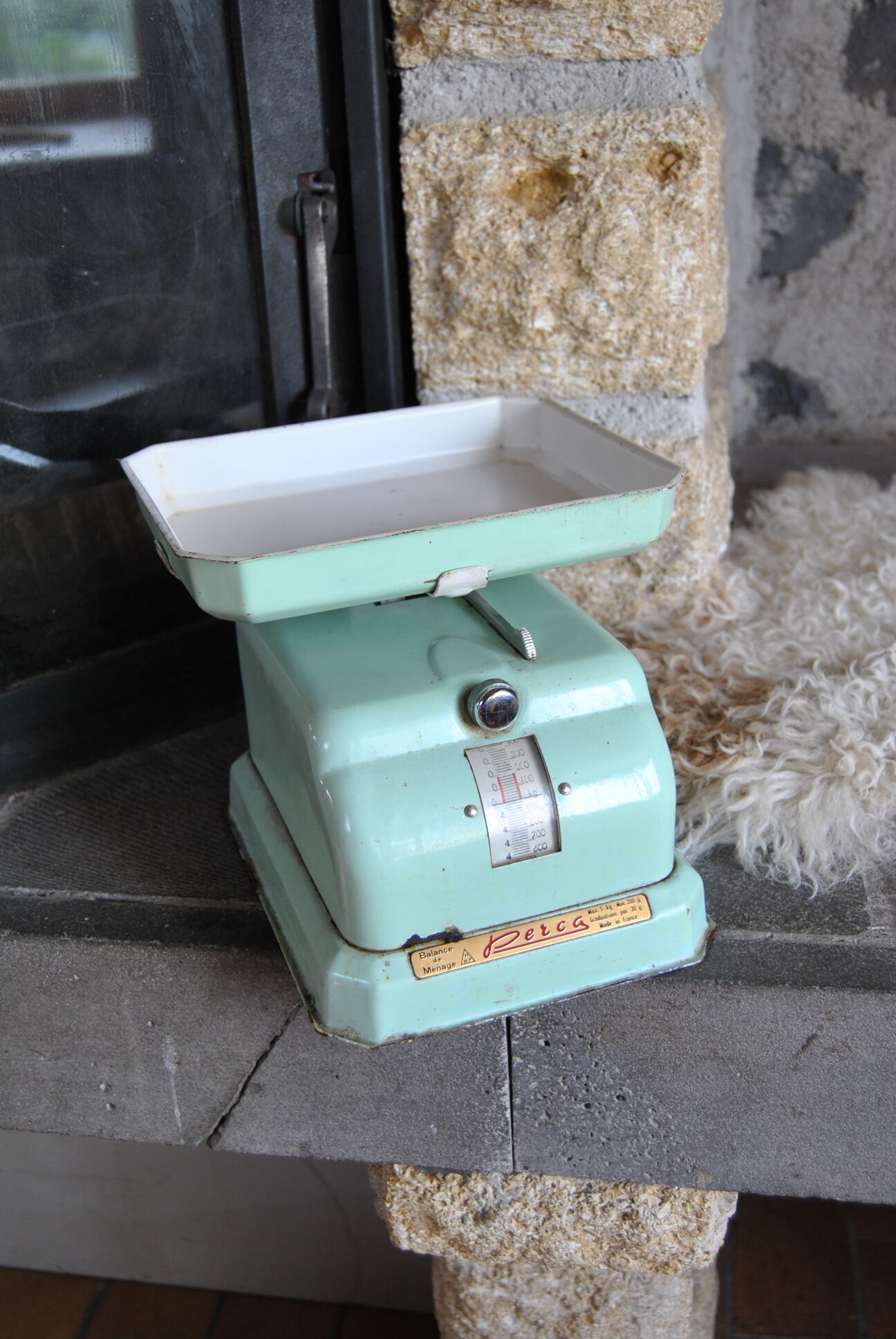 Household scale in water green metal Perca 50s