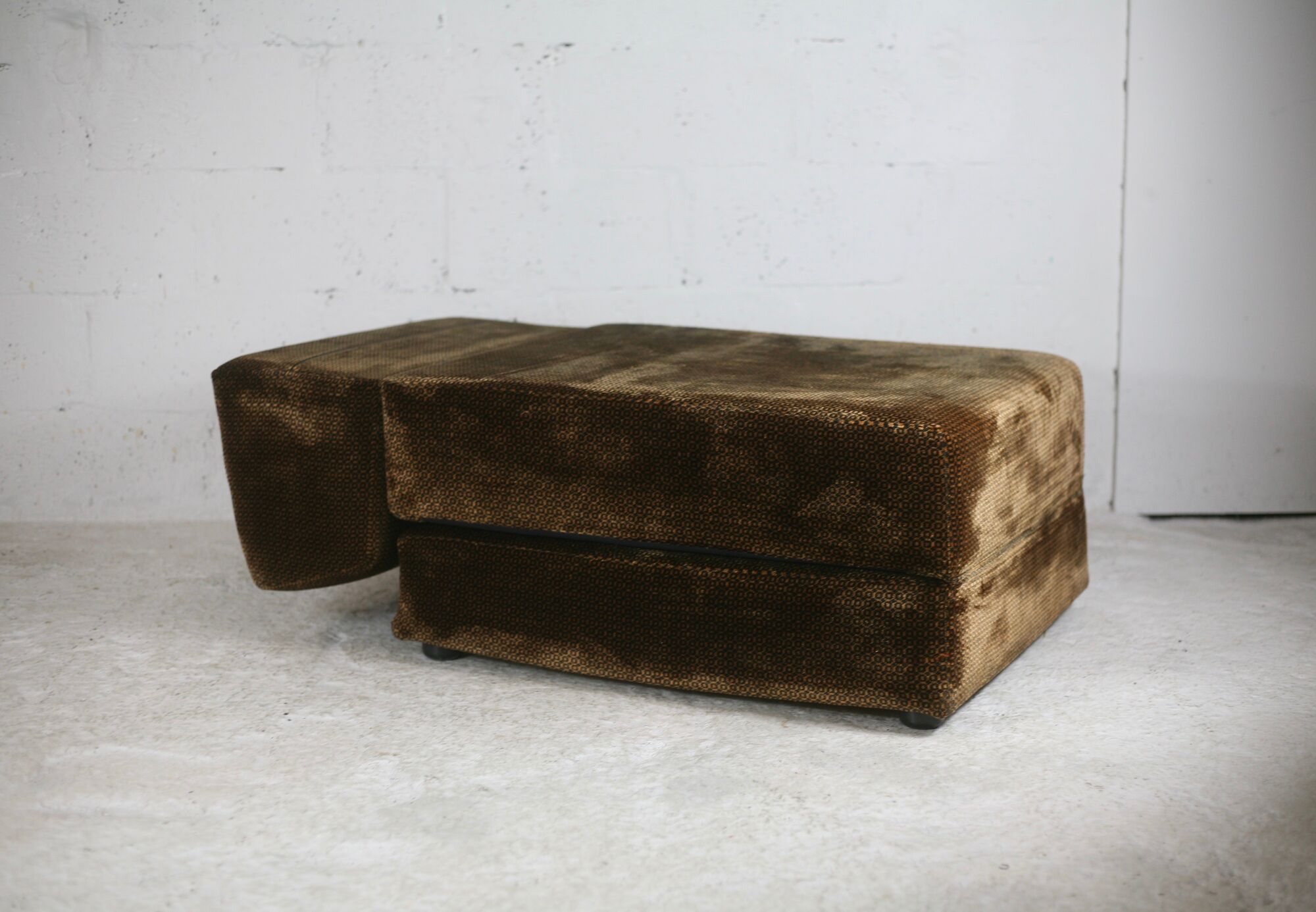 Foam and velvet heater "amber", convertible, France, circa 1970.