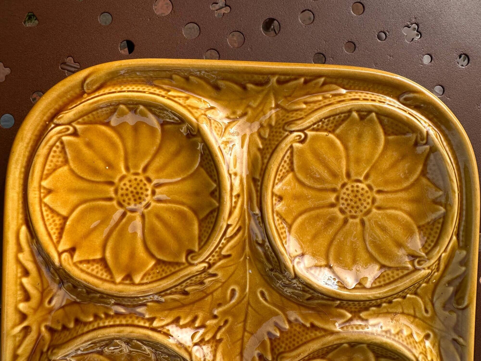 Vintage ochre earthenware artichoke dish, 6 compartments, relief flowers.