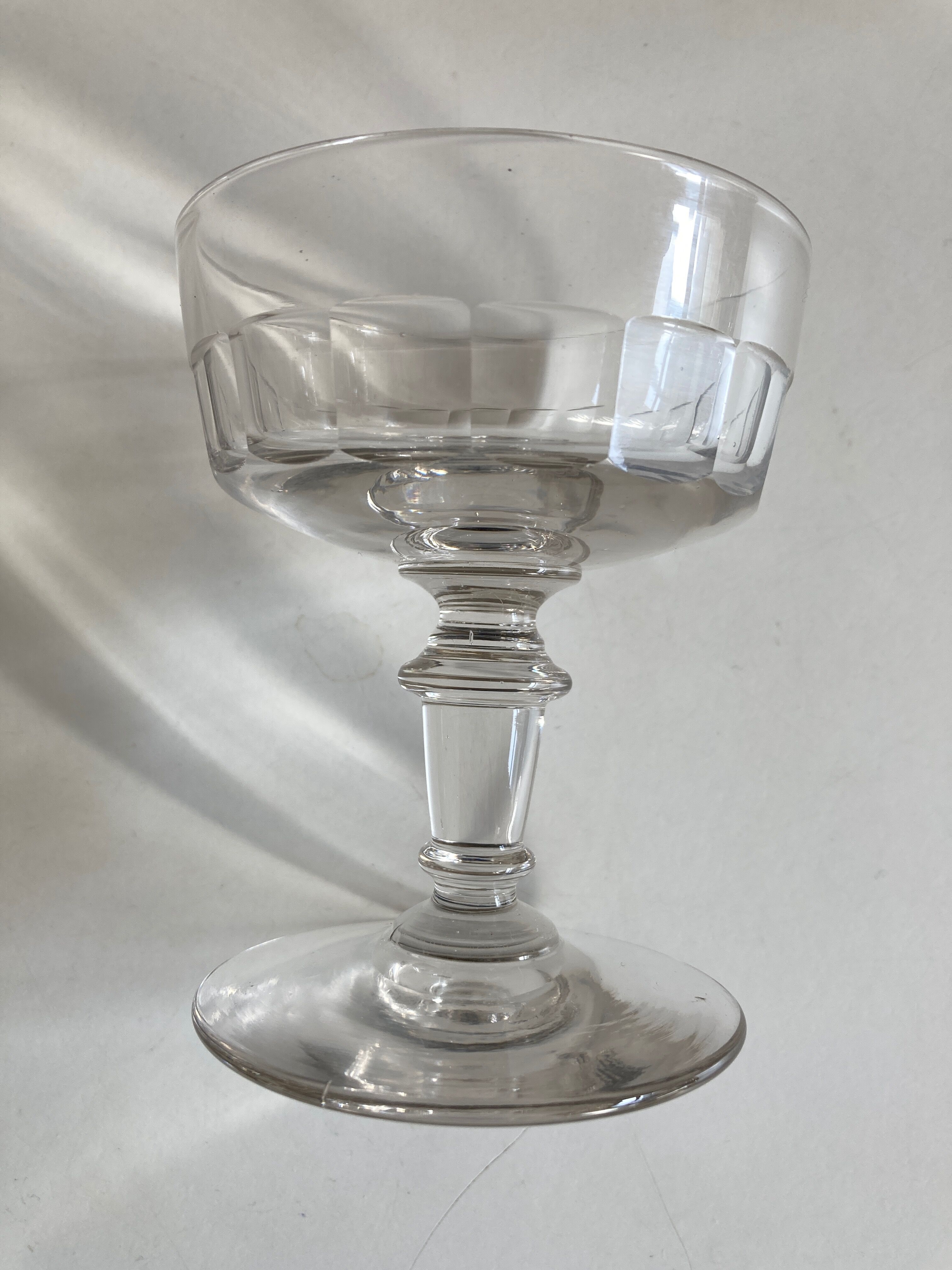 Set of 6 glasses of champagne 19th with flat sides and scales