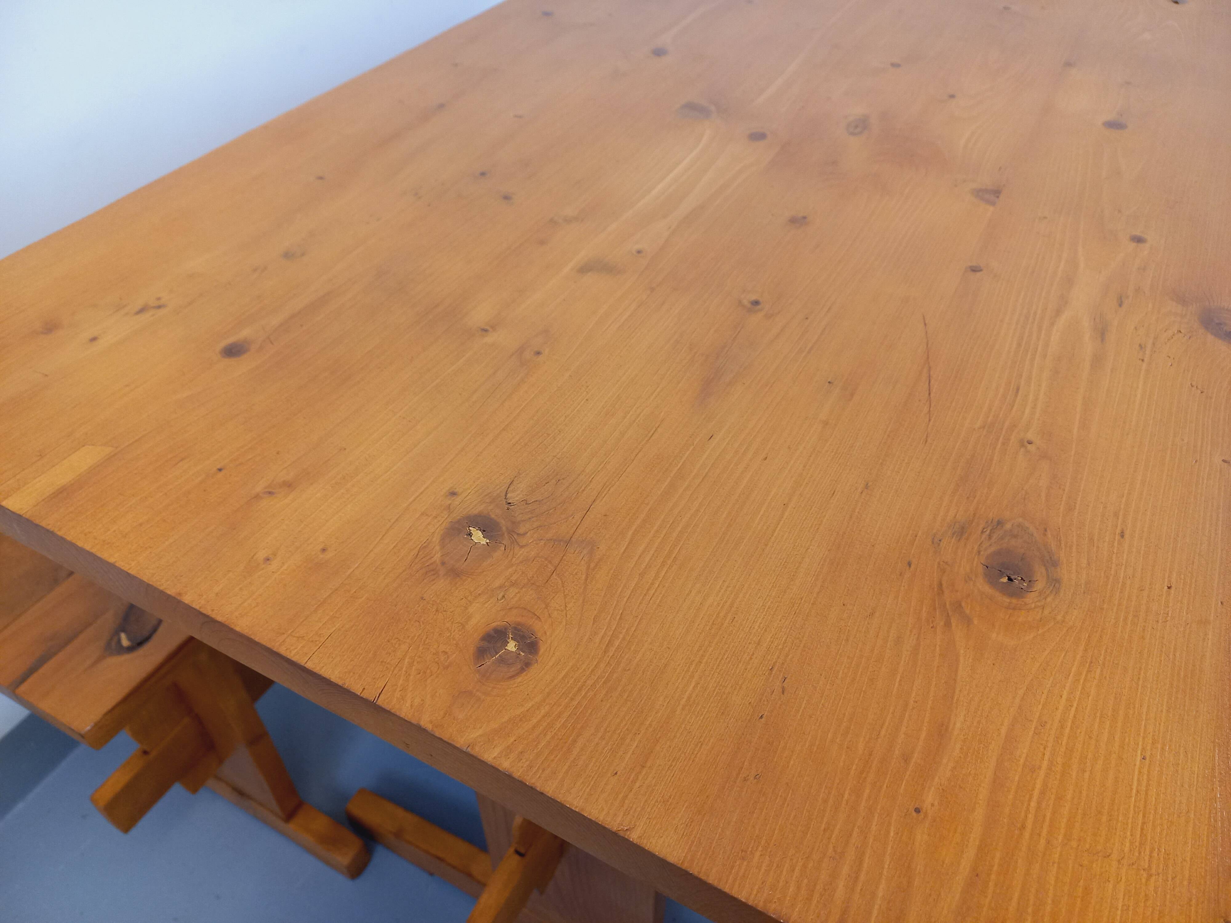 Suite of a table and 2 vintage fir benches from the 60s