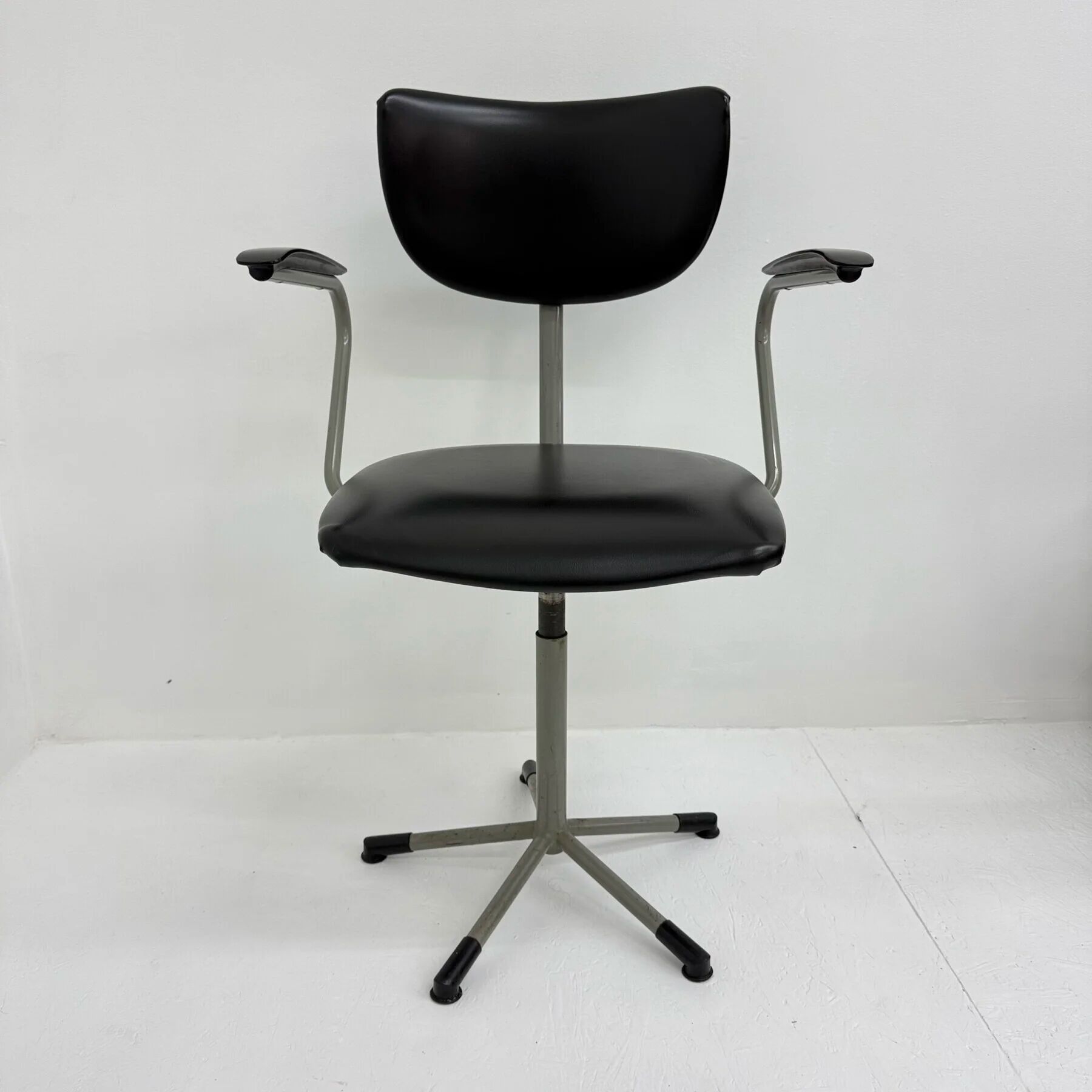 Chaise de bureau mid-century 3311 par Toon de Wit pour Gebroeders de Wit, années 1960.