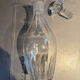 Flacon ancien en verre moulé avec bouchon – objet vintage