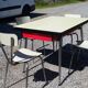 Table et 4 chaises en formica