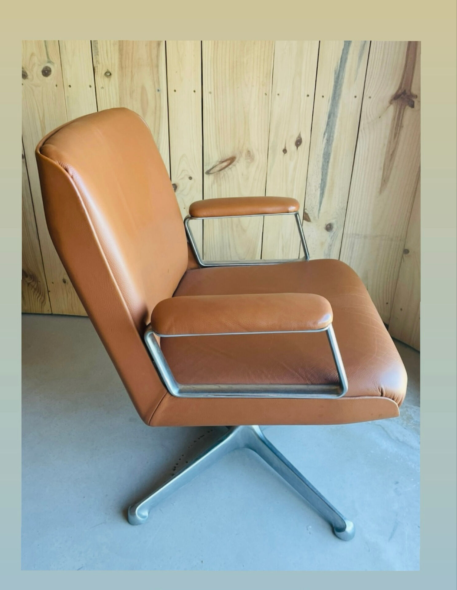 Armchair P125 O. Borsani