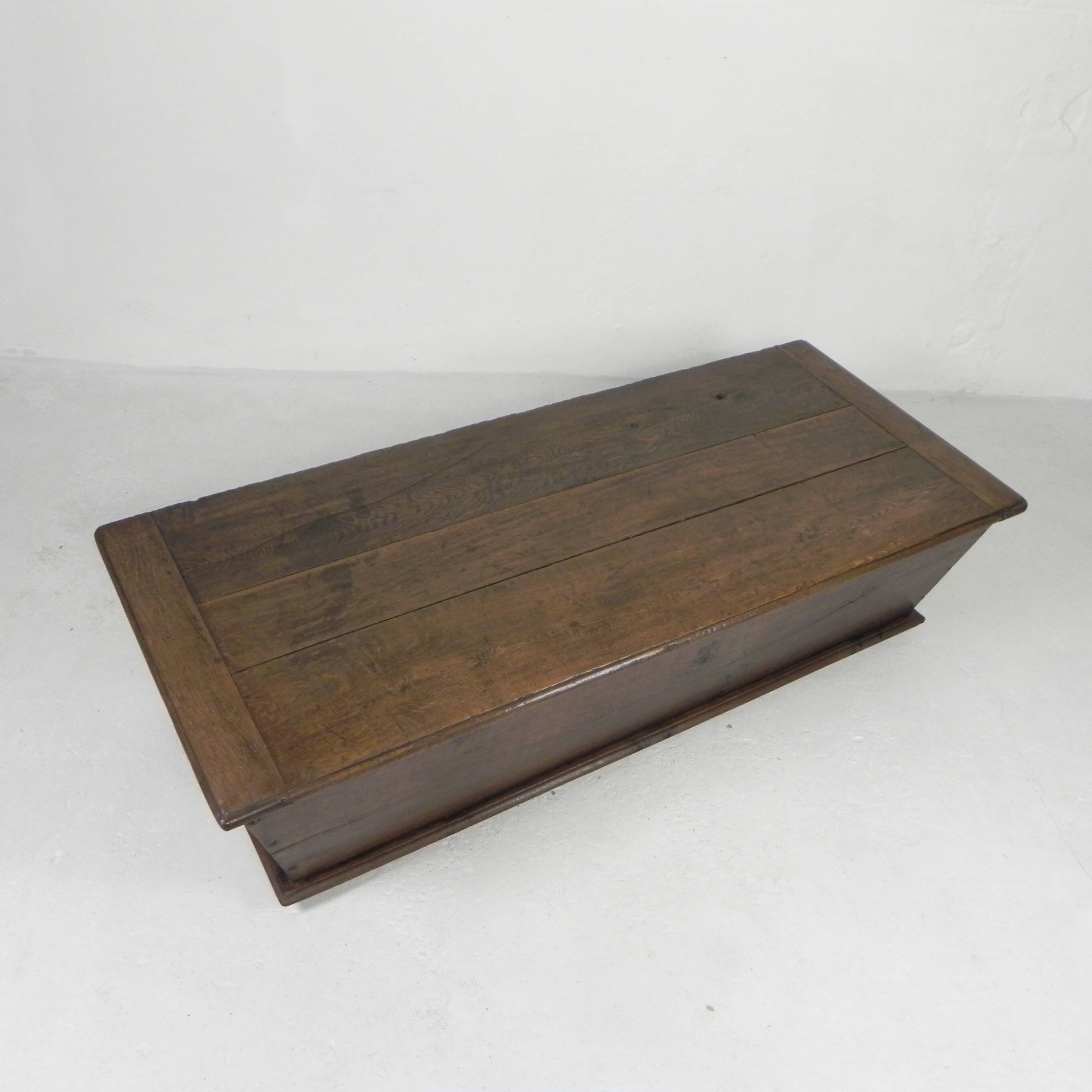 Ancien coffre en chêne, auge, coffre à couvertures XIXe siècle