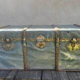 Old travel trunk from the 1930s