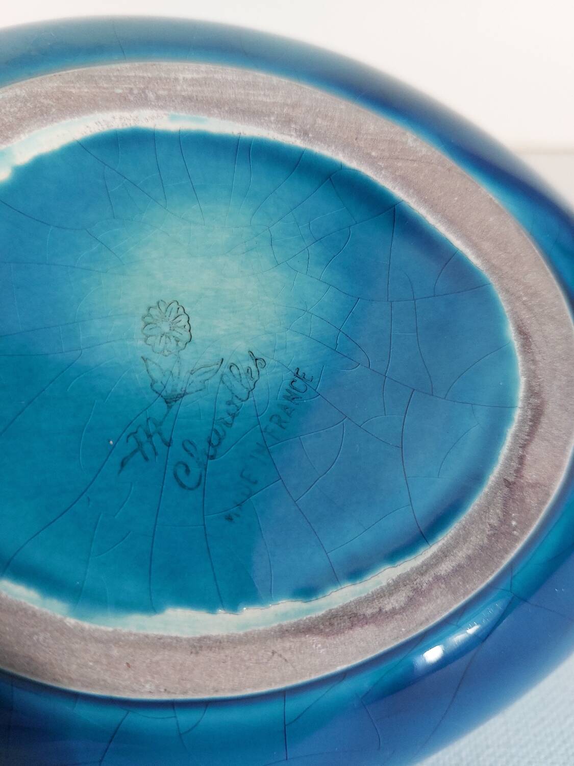 Empty ceramic duck pocket