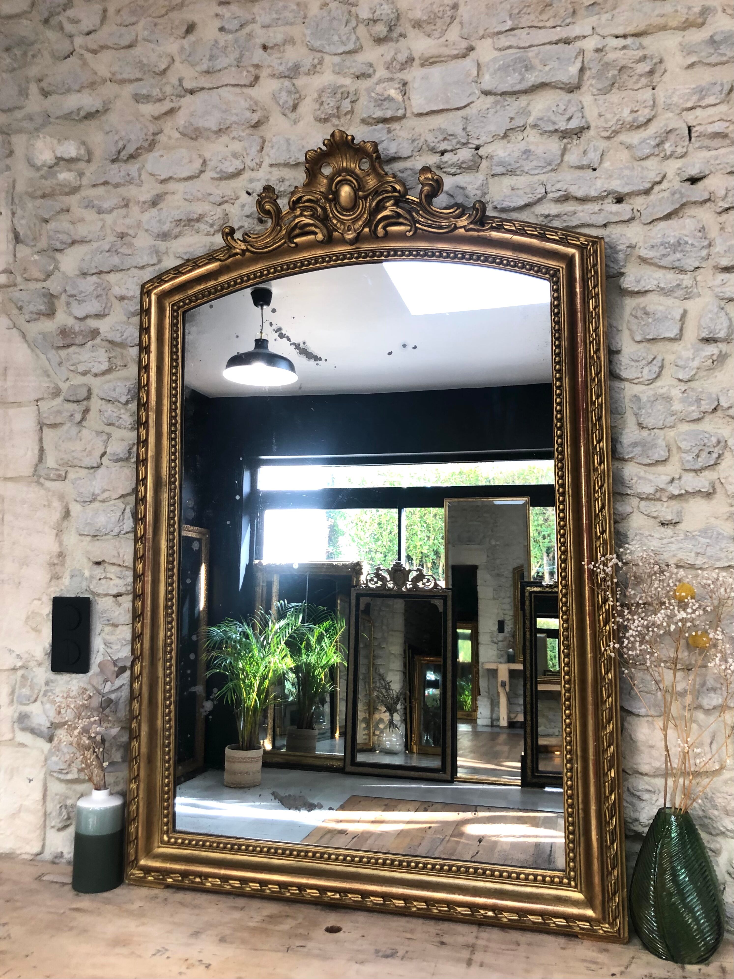 Old mirror 139cm/ 91cm Louis-Philippe with pediment period early 19th, presence of gold leaf.