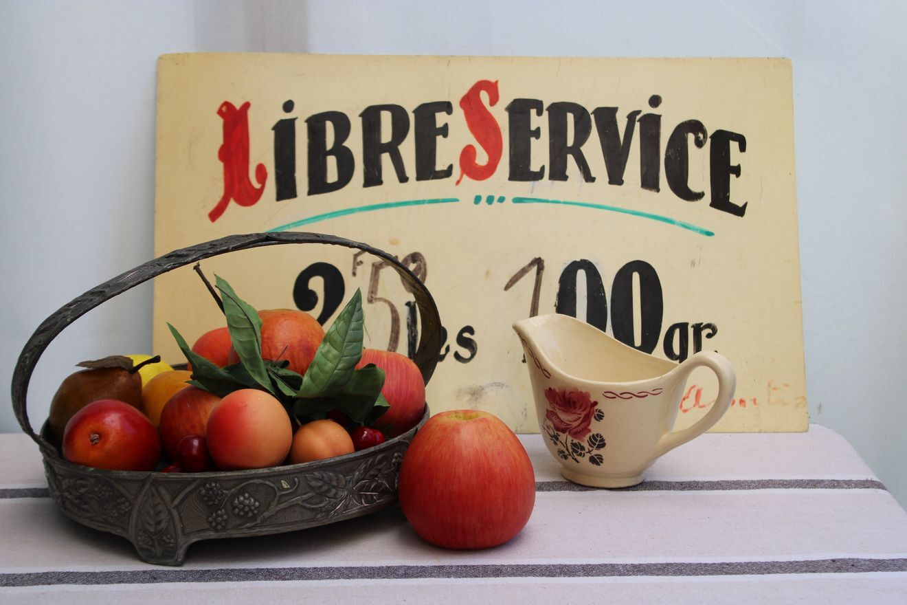 Old grocery plate