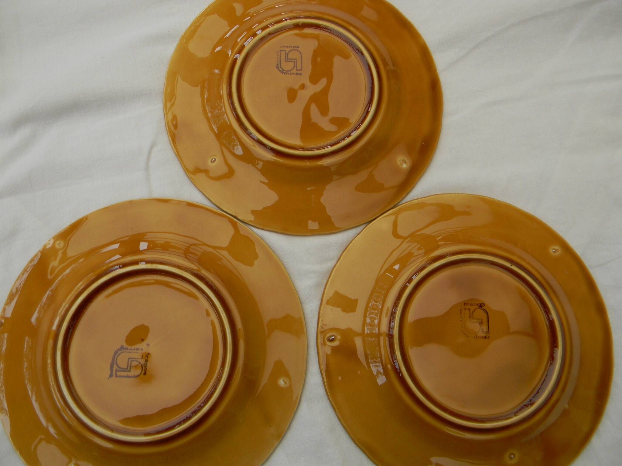 Set of 3 slip dessert plates. Fruit decor.