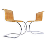 Paire de chaises cantilever en chrome et osier Style Mies Van der Roye