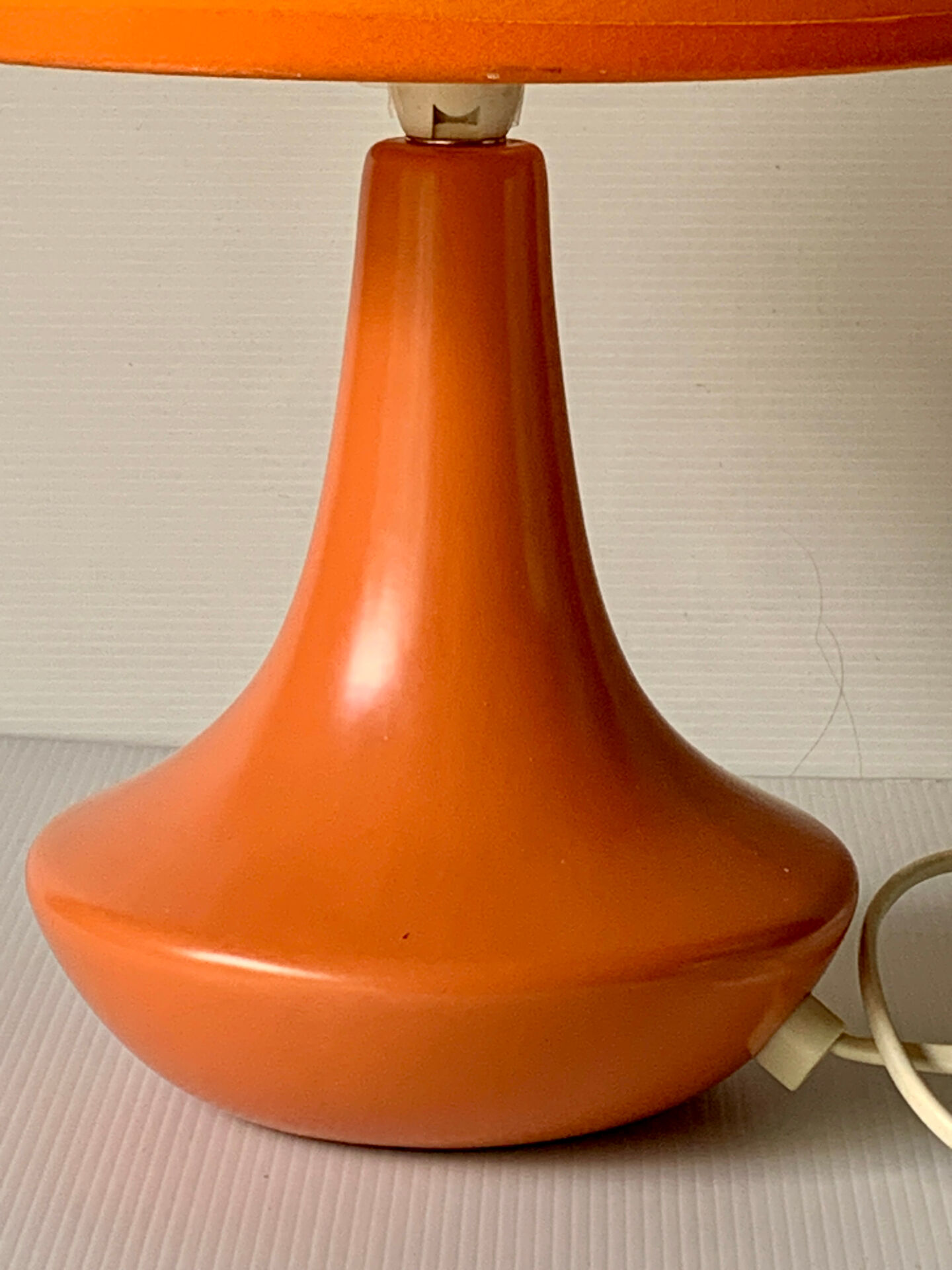 Lampe à poser pied tulipe orange 1970
