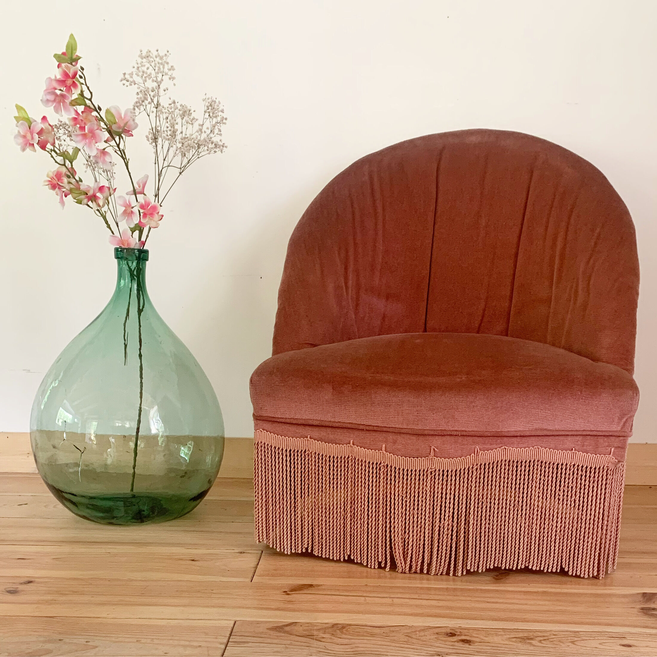 Fauteuil crapaud en velours rose