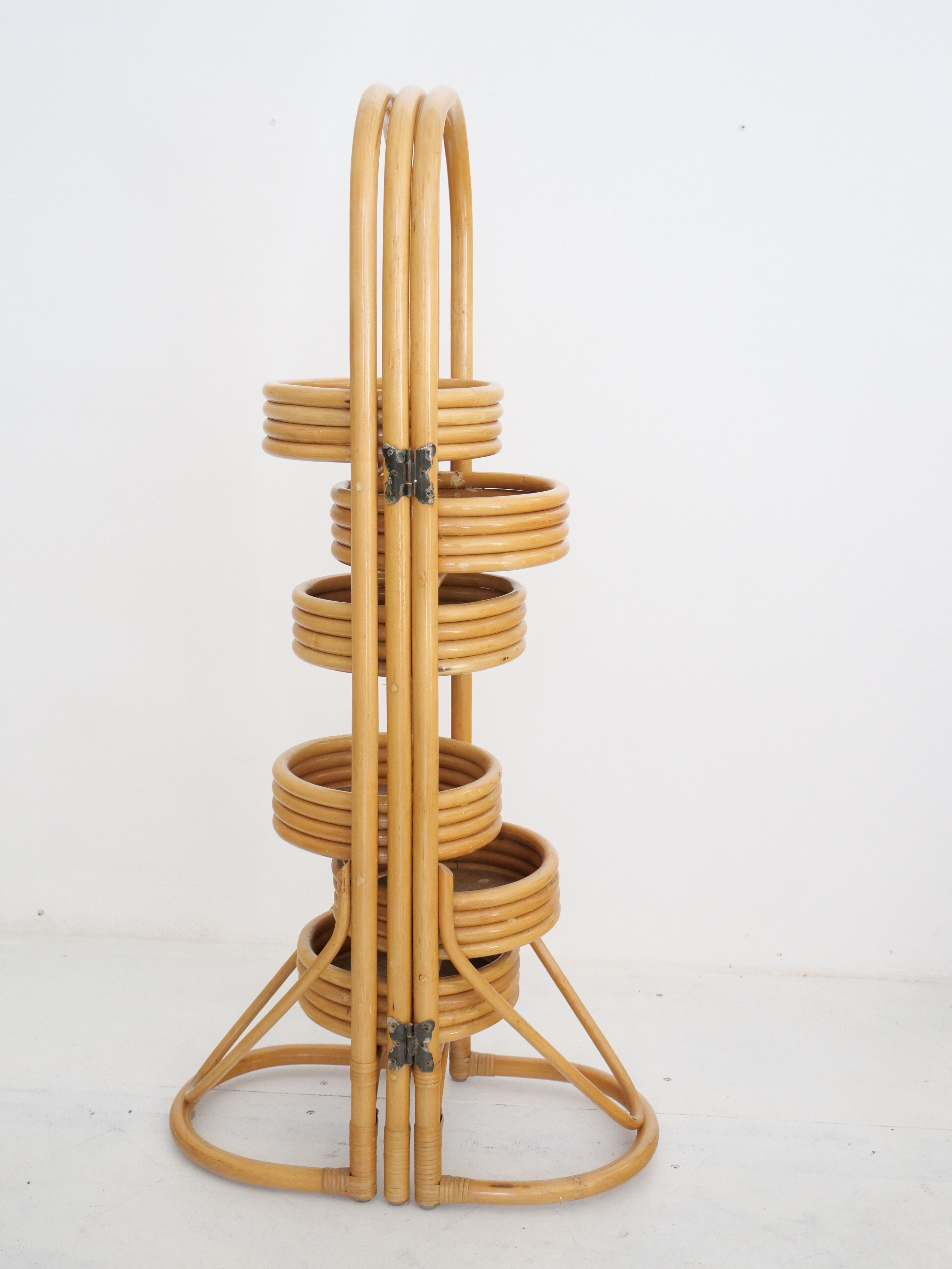 Rattan plant holder