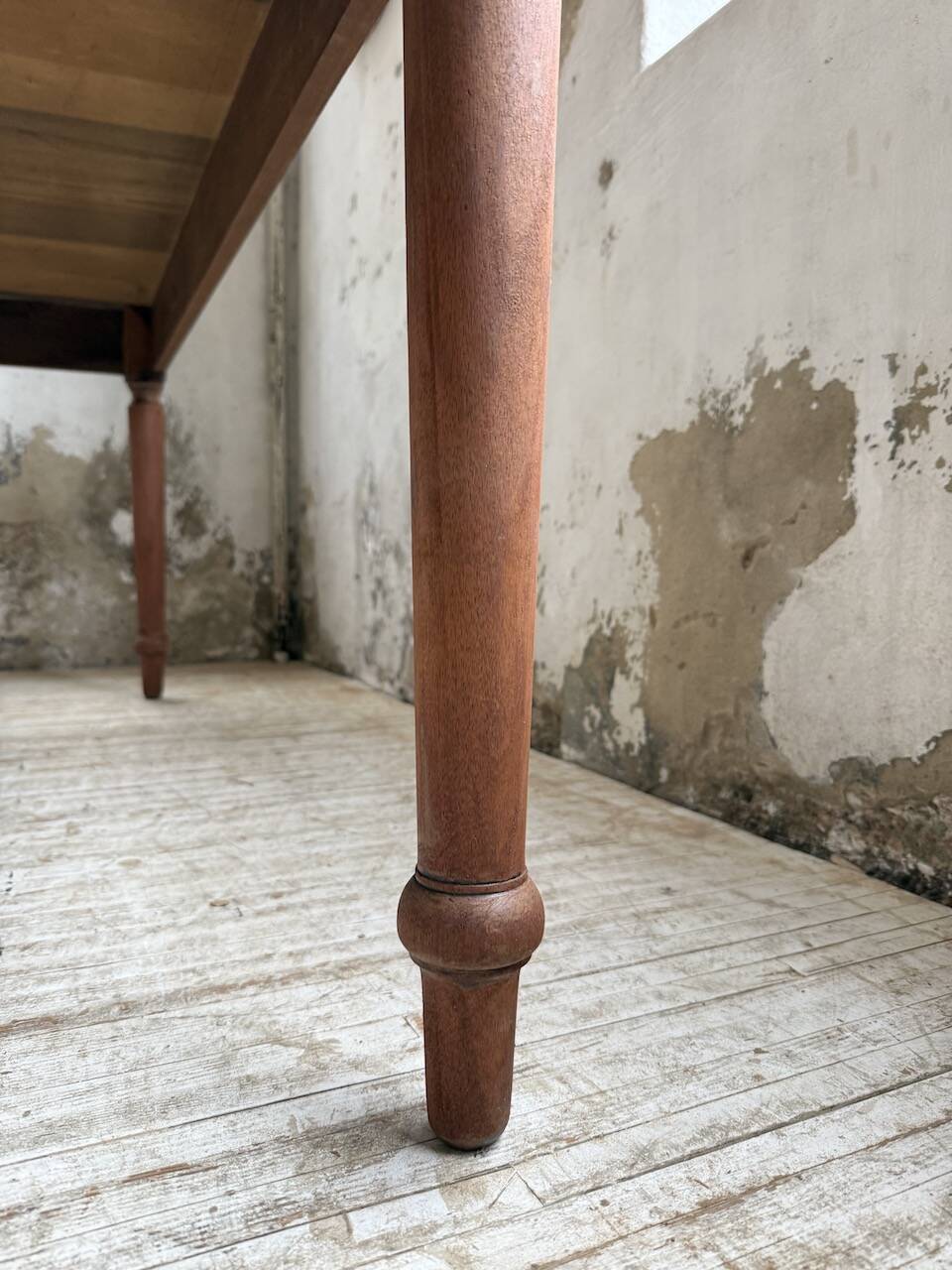 Turned leg cherry table 160cm