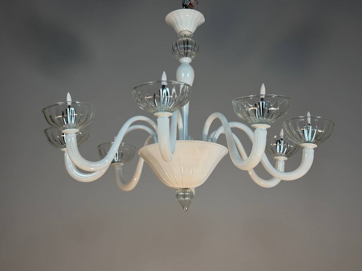 Venetian chandelier in white and colourless Murano glass, circa 1990.