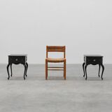 Paire de tables de chevet de style Louis XV en chêne laqué noir, France, années 1950