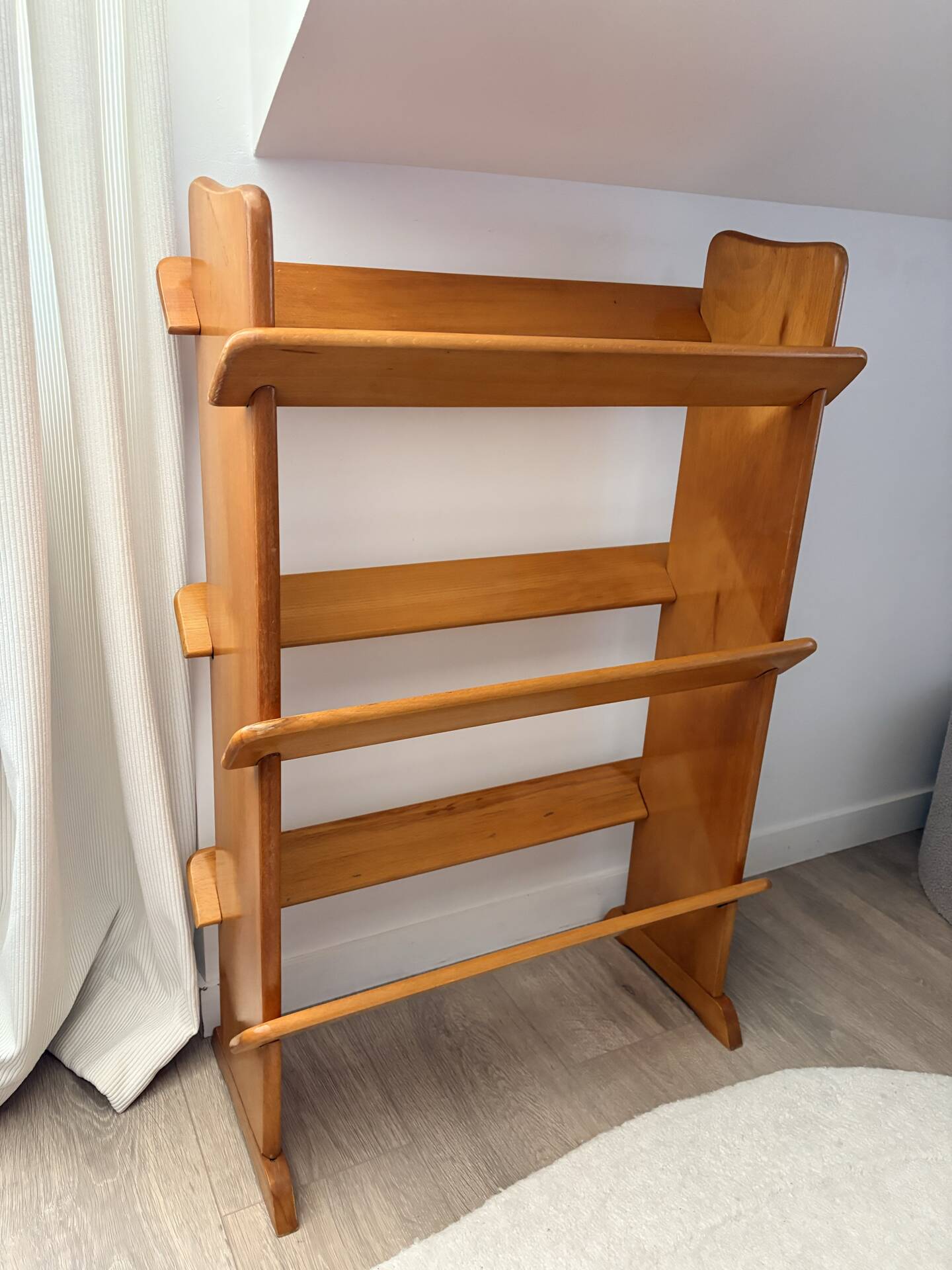 Small vintage wooden library – traditional assembly
