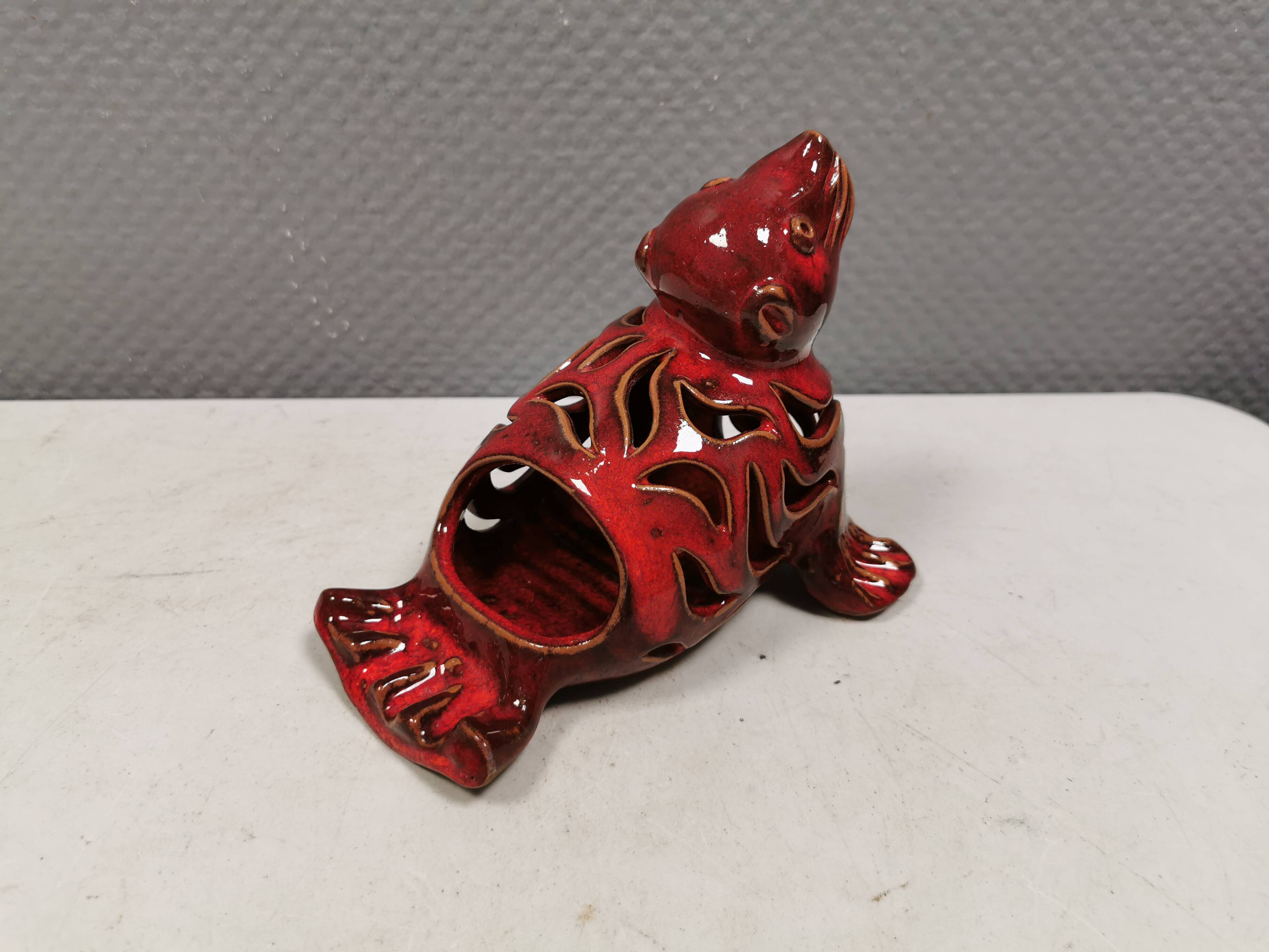 Beautiful seal in ceramic with metallic red glaze.