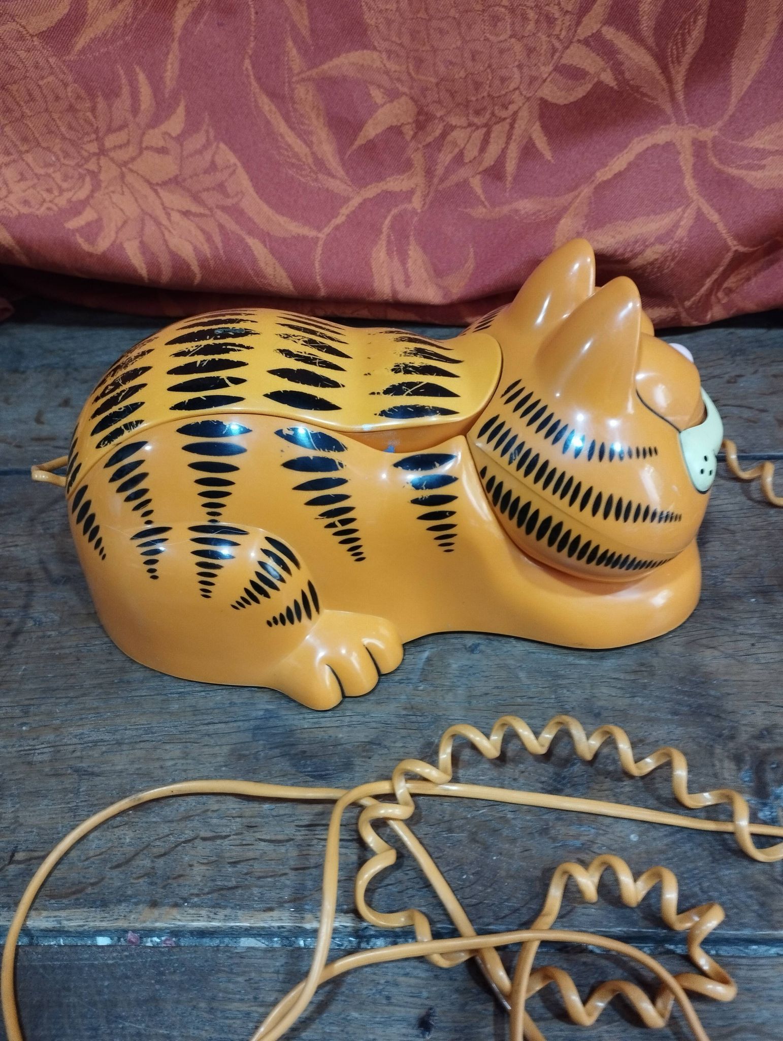 Vintage: 1981 Garfield Phone with Eyes That Open and Close