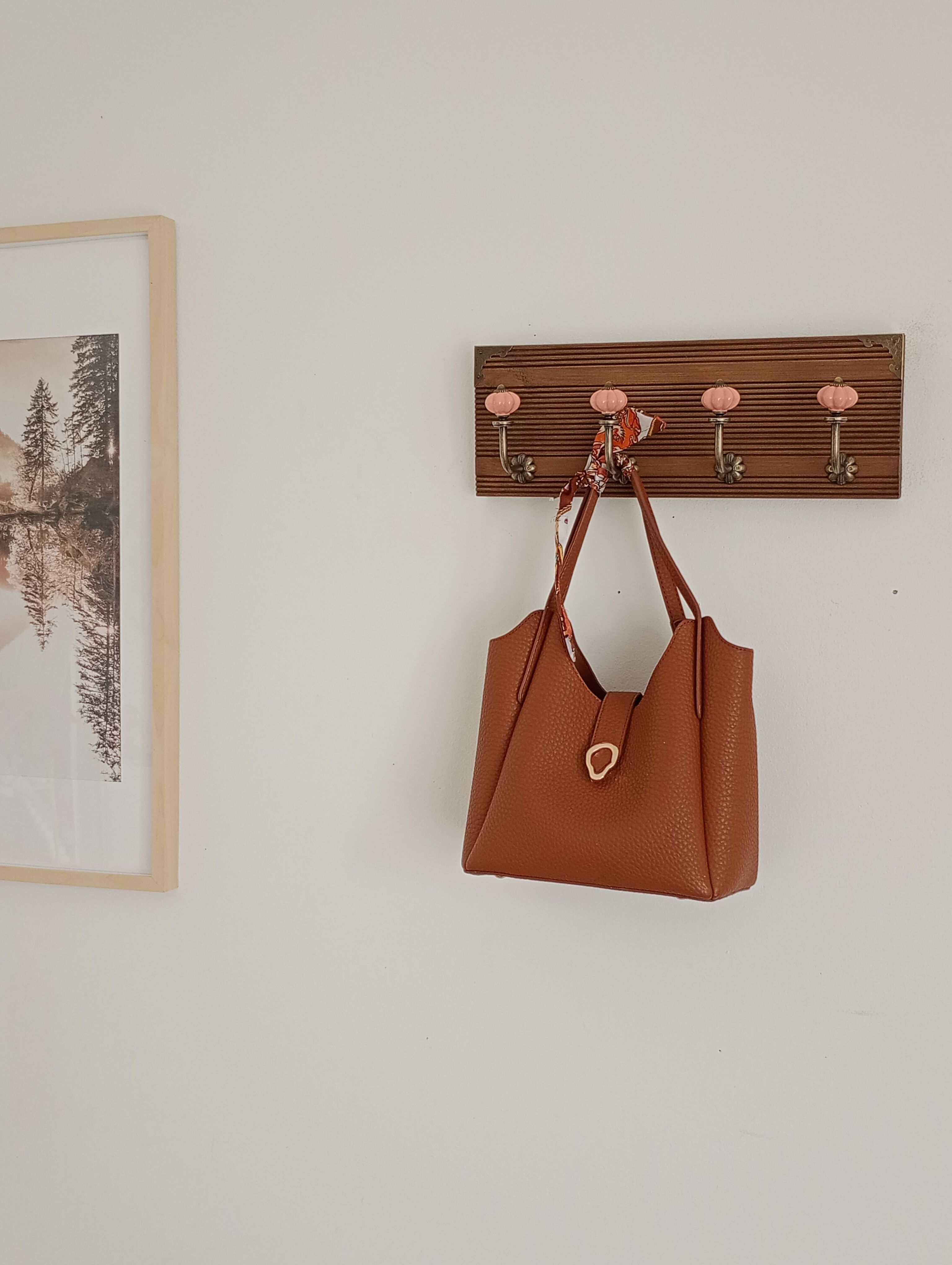 Vintage wall coat rack – 4 powder pink ceramic hooks – 40 cm