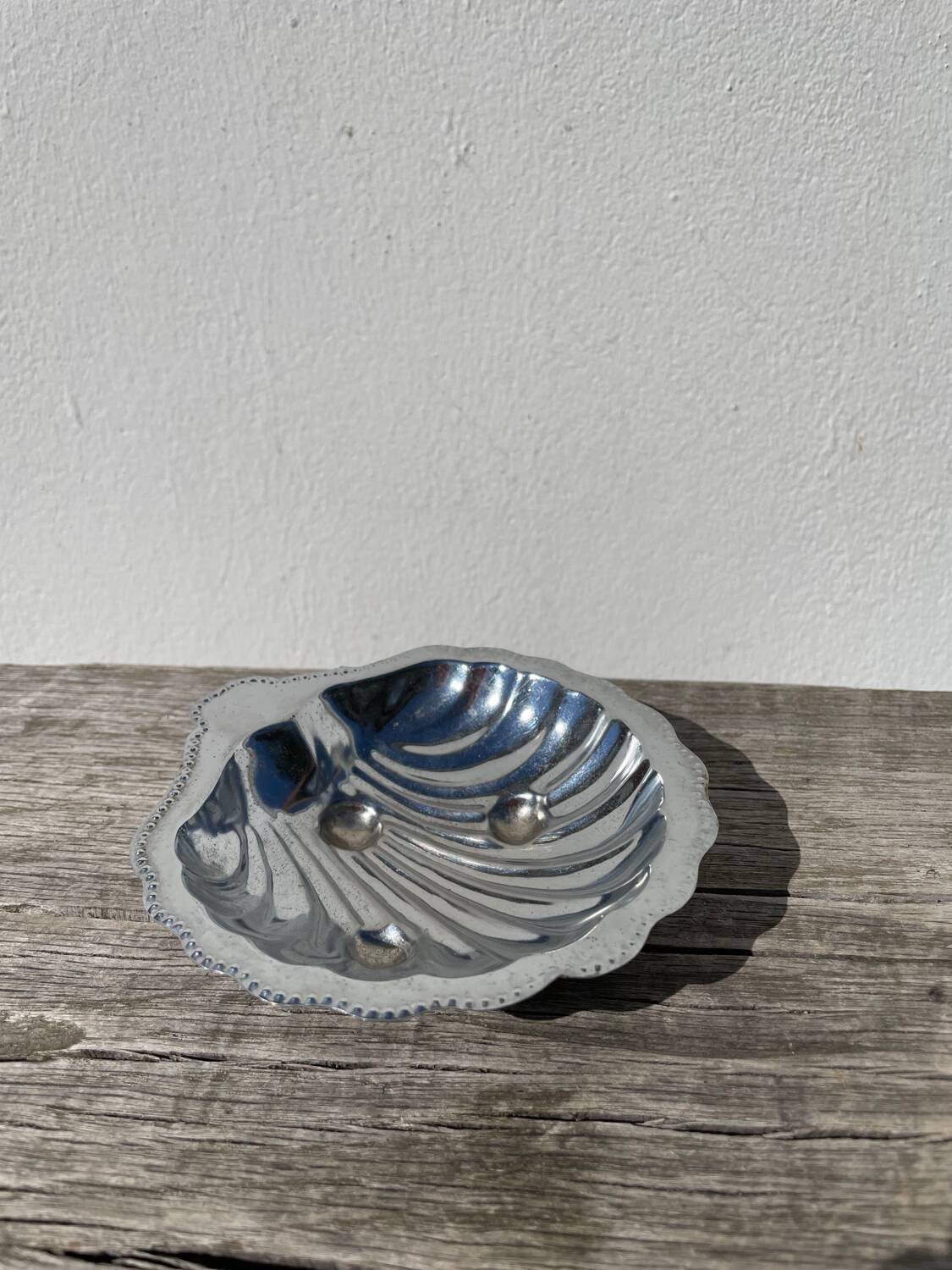 Silver-plated metal shell butter dish