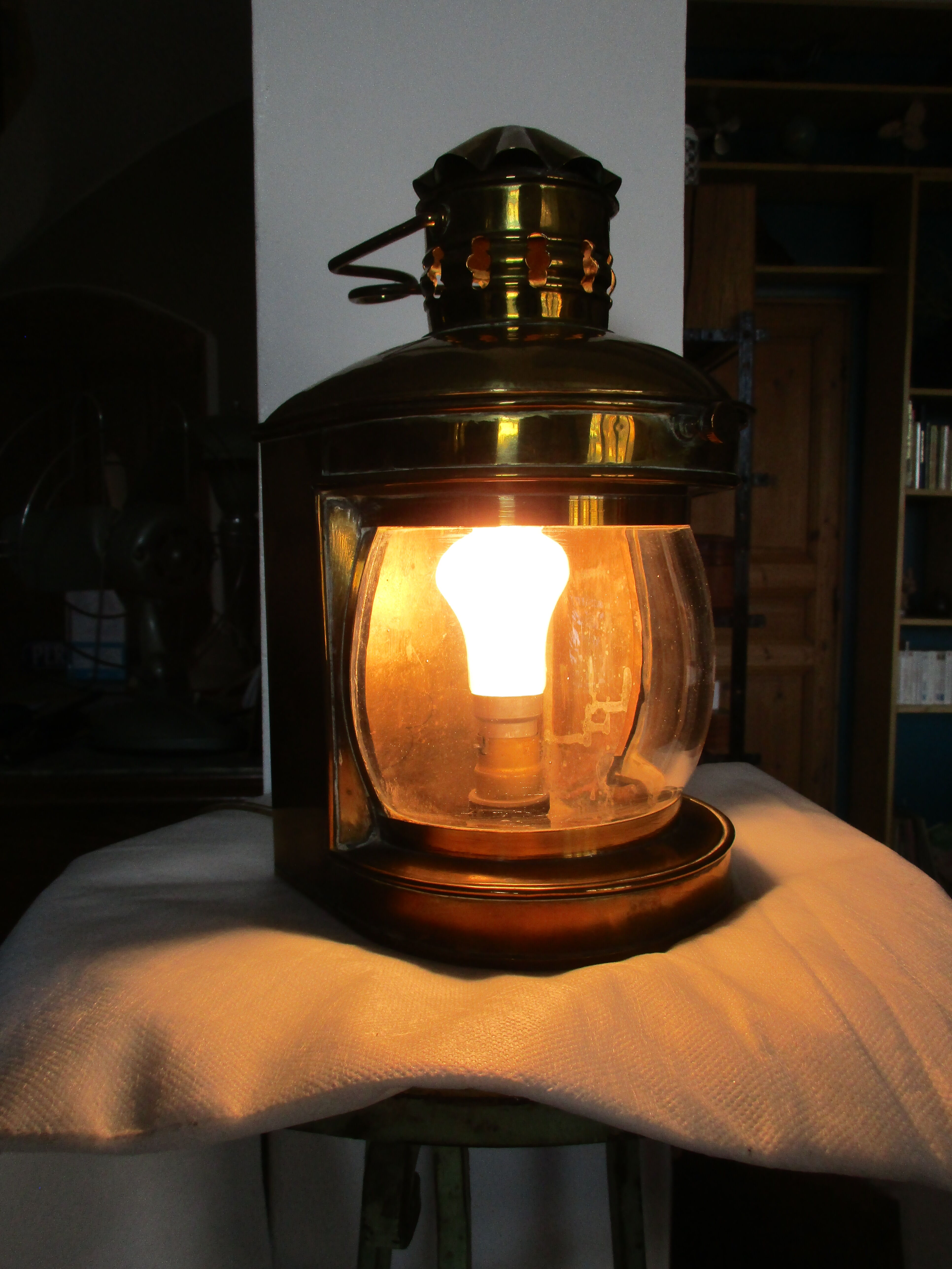 Brass boat tempete lamp