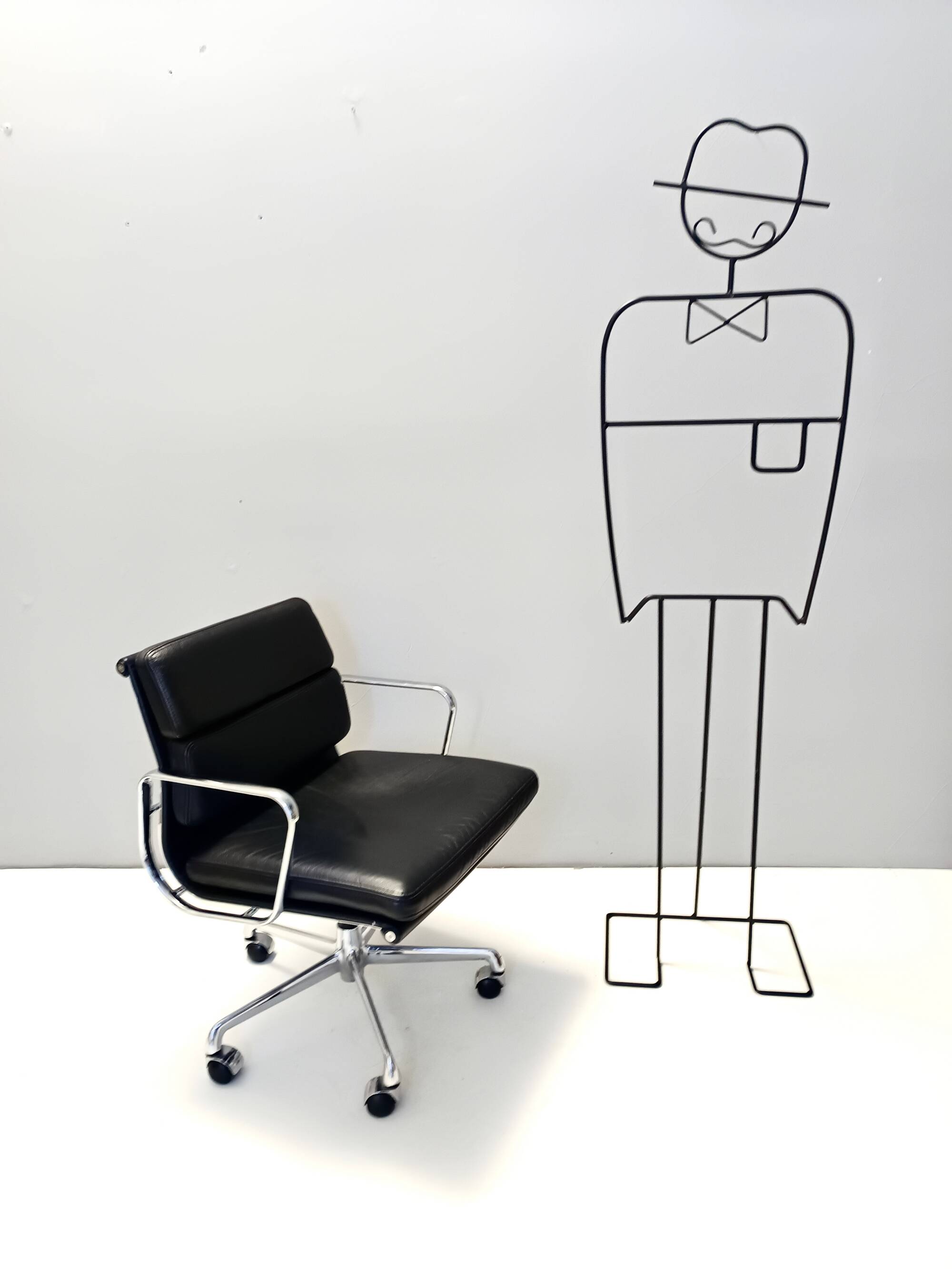 Postmodern Black Leather Soft Pad Chair Charles & Ray Eames for ICF