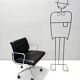 Chaise en cuir noir postmoderne avec coussin souple Charles & Ray Eames pour ICF