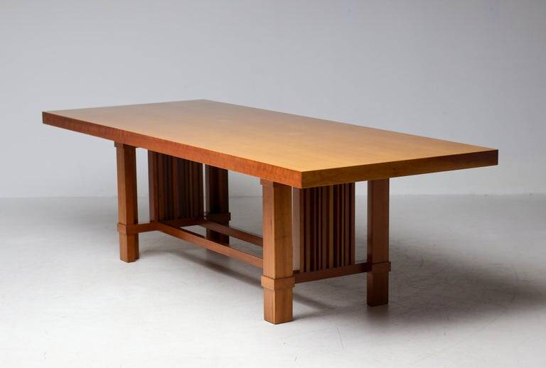 Table Frank Lloyd Wright ‘608 Taliesin’ + four Mackintosh chairs “309 Ingram”