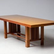 Table Frank Lloyd Wright ‘608 Taliesin’ + four Mackintosh chairs “309 Ingram”