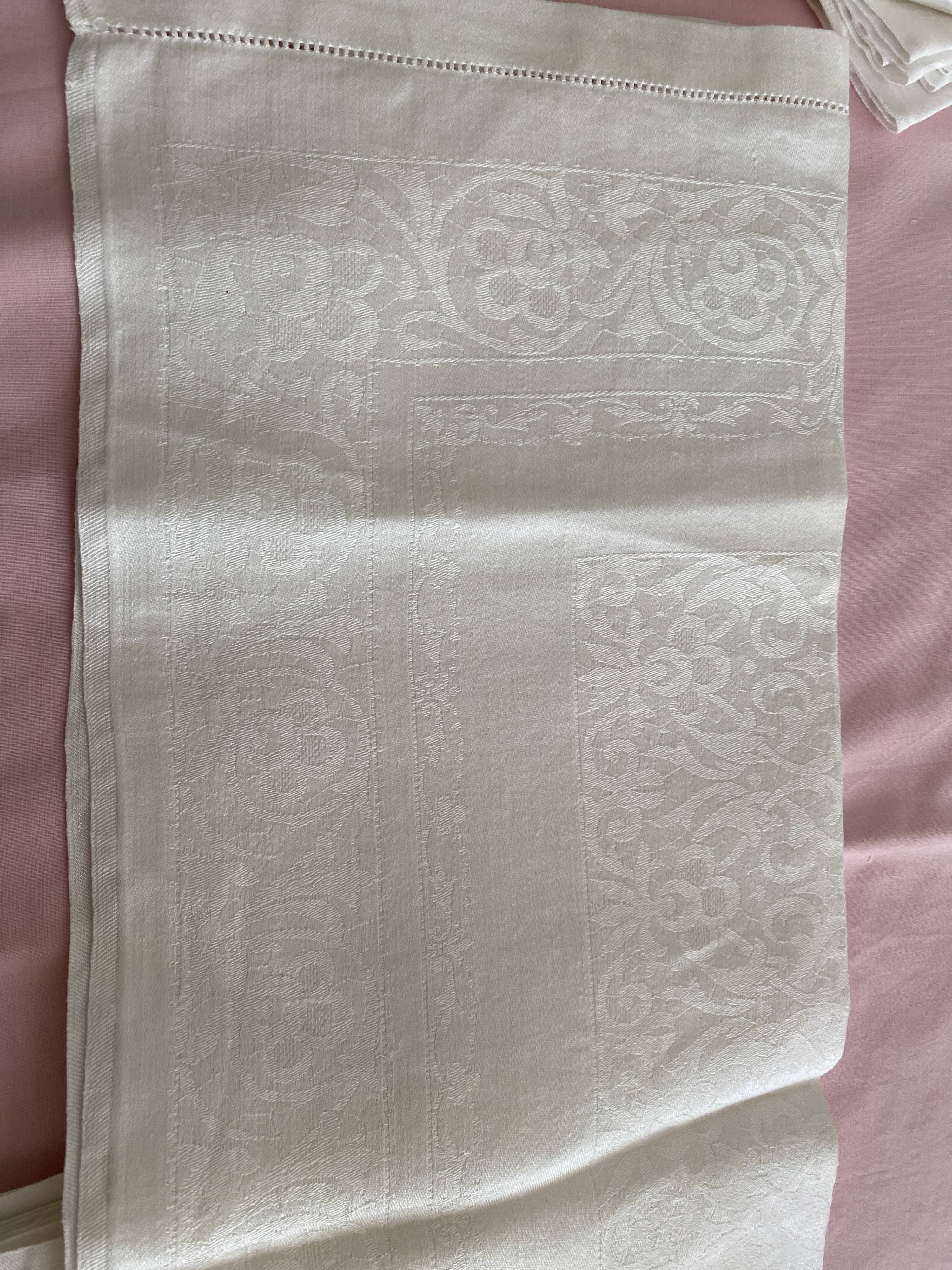 Set of silk damask towels