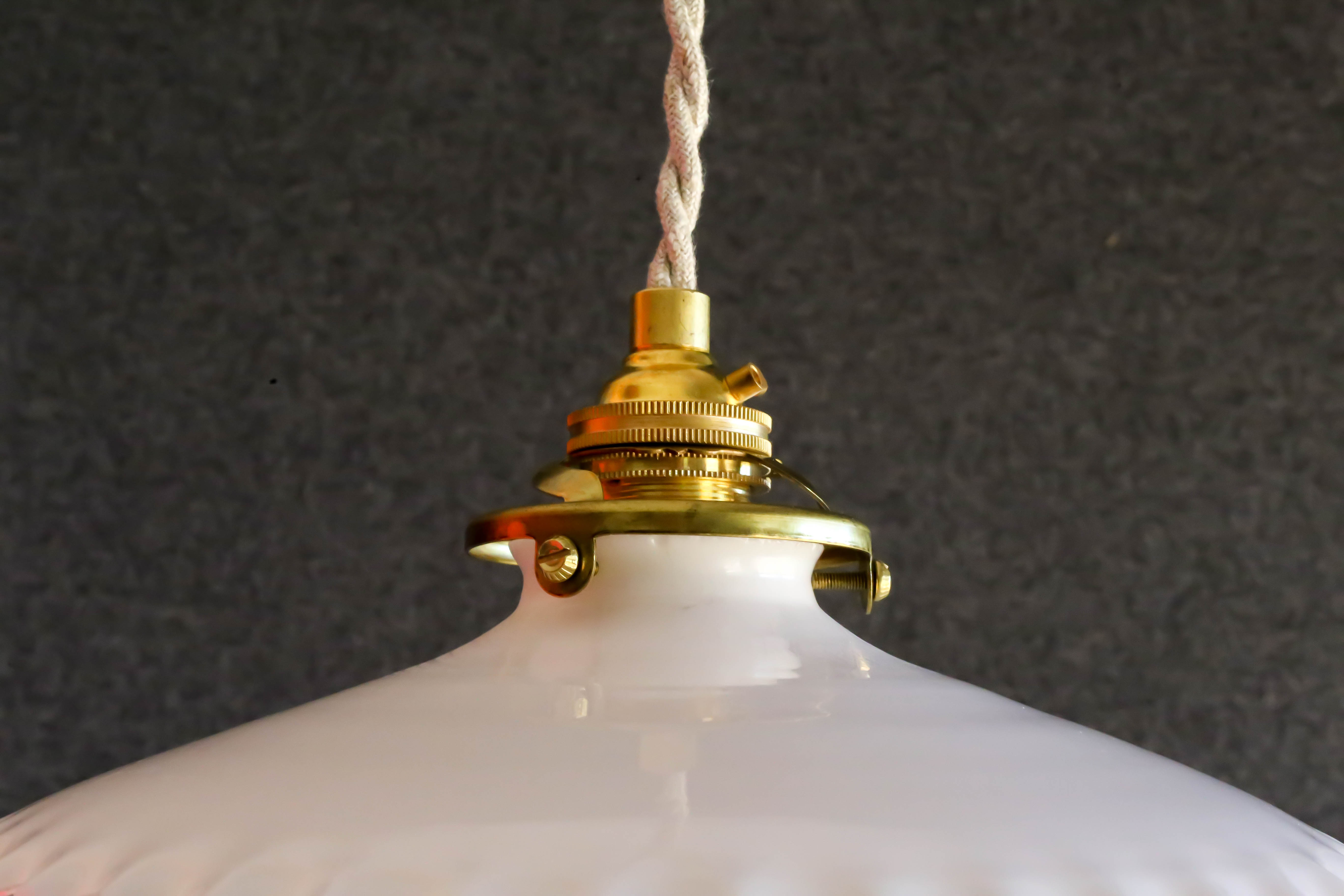 Set of 2 opaline suspensions delivered with new cable, socket and support in new brass