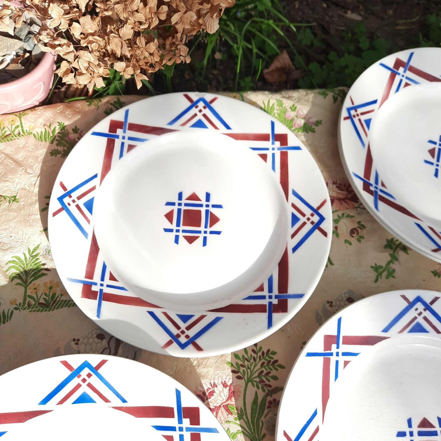8 flat plates of Moulin des Loups