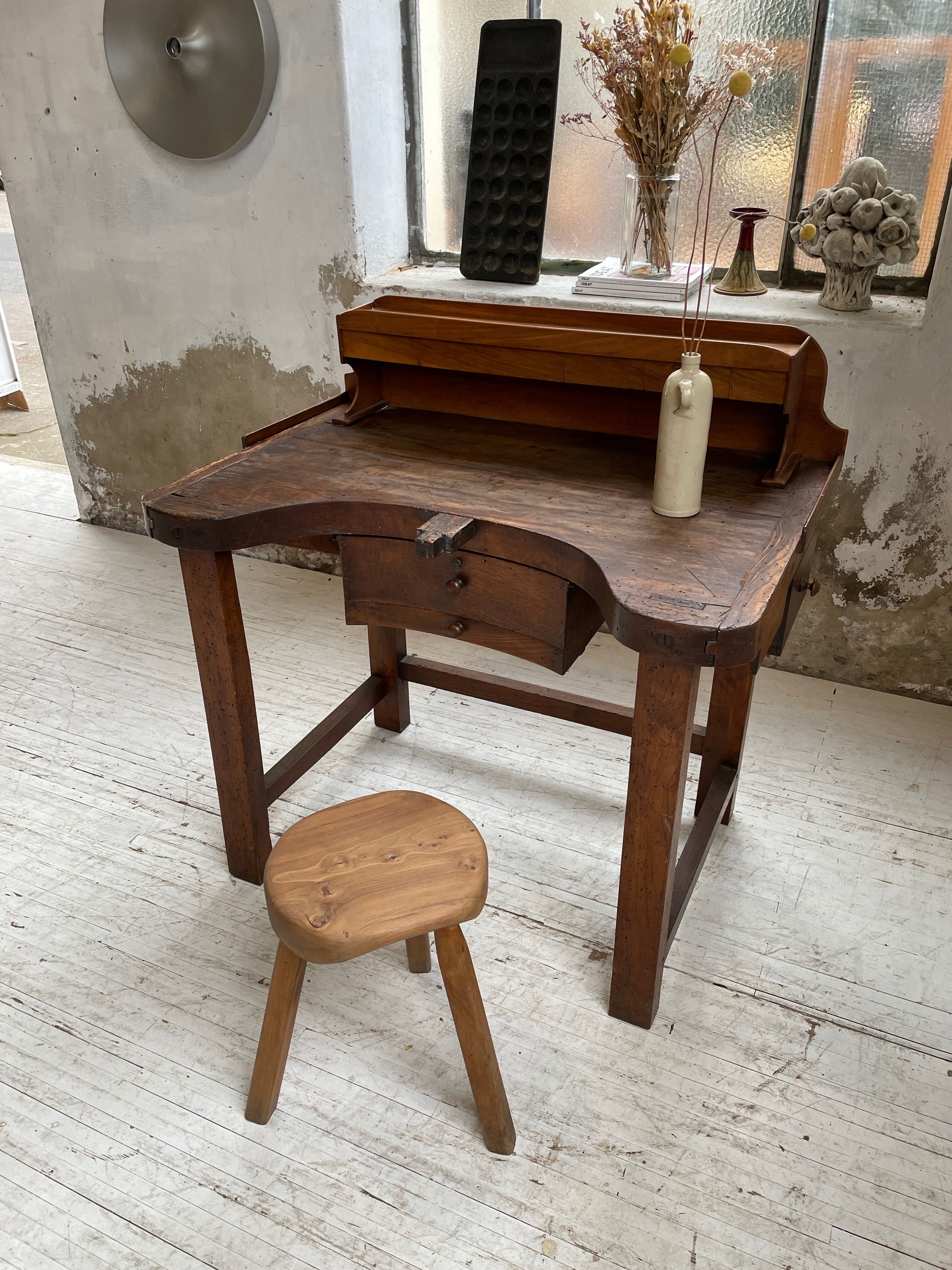 Establishment of jeweler XIXth oak