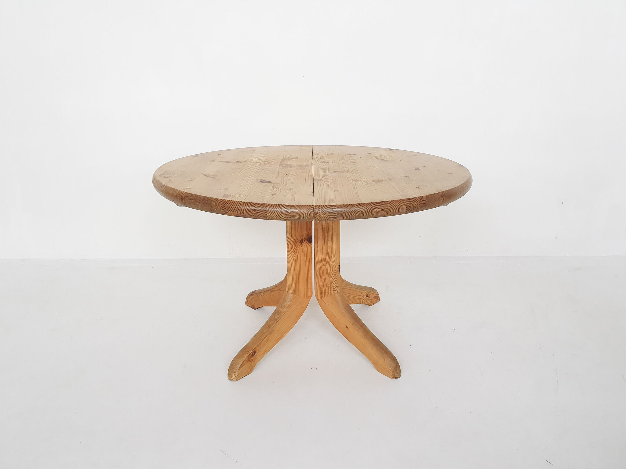Large pinewood extendable dining table1970's