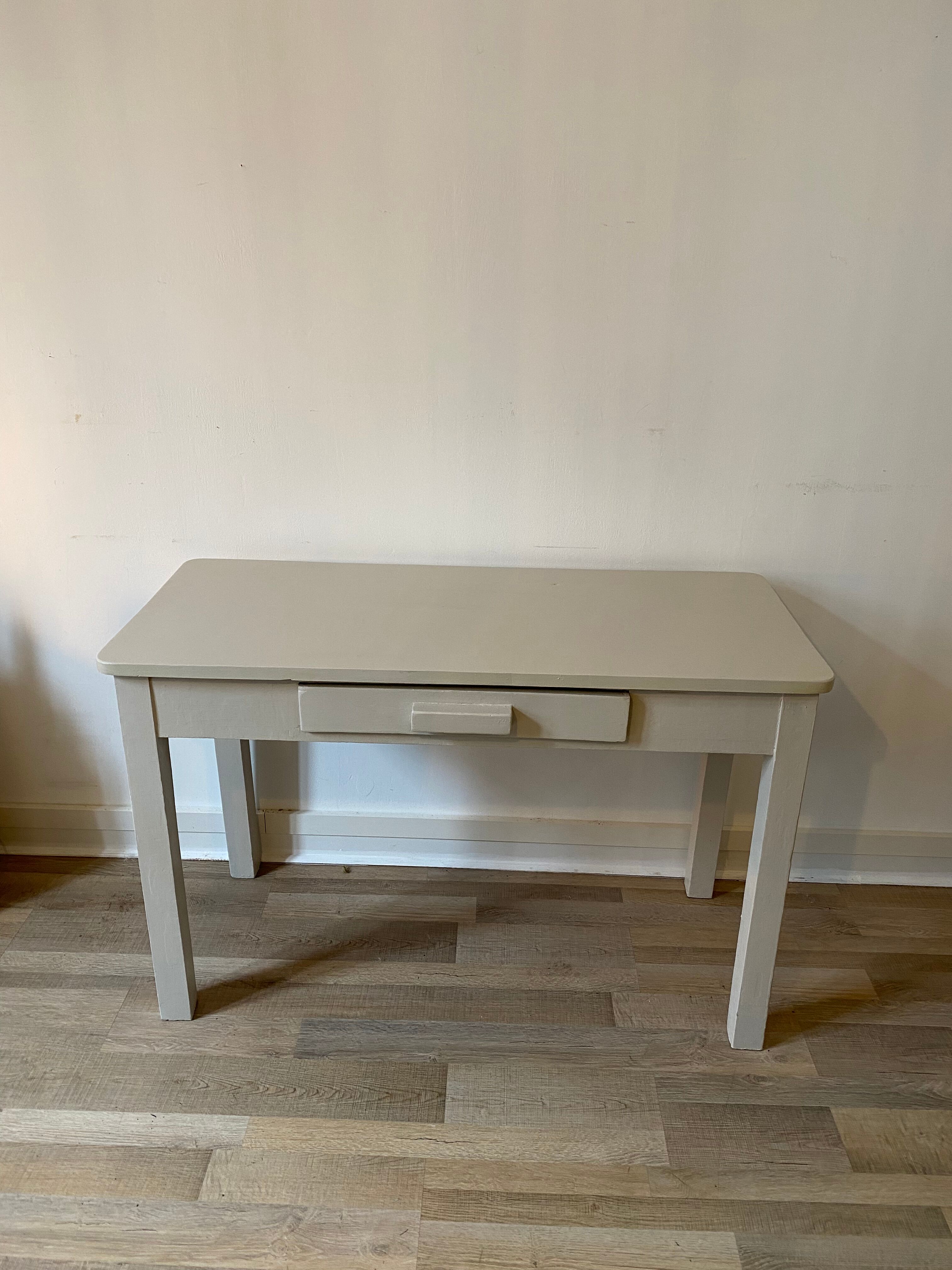 Table / desk