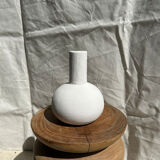 Handmade soliflore drop vase in terracotta painted white h:20 d:15