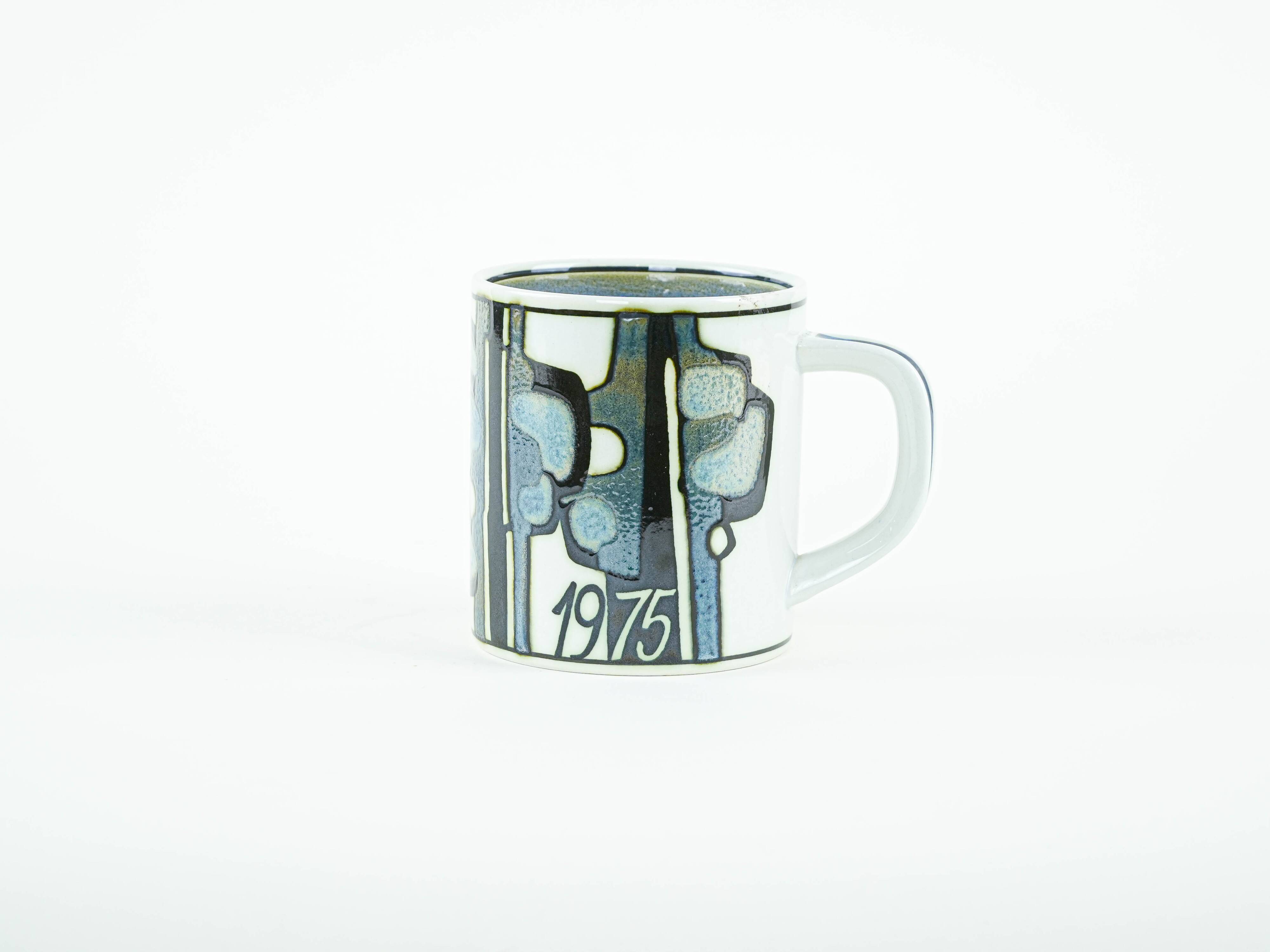 Ceramic mug, Danish design, 1975, designer: Bodil Buch, manufacturer: Royal