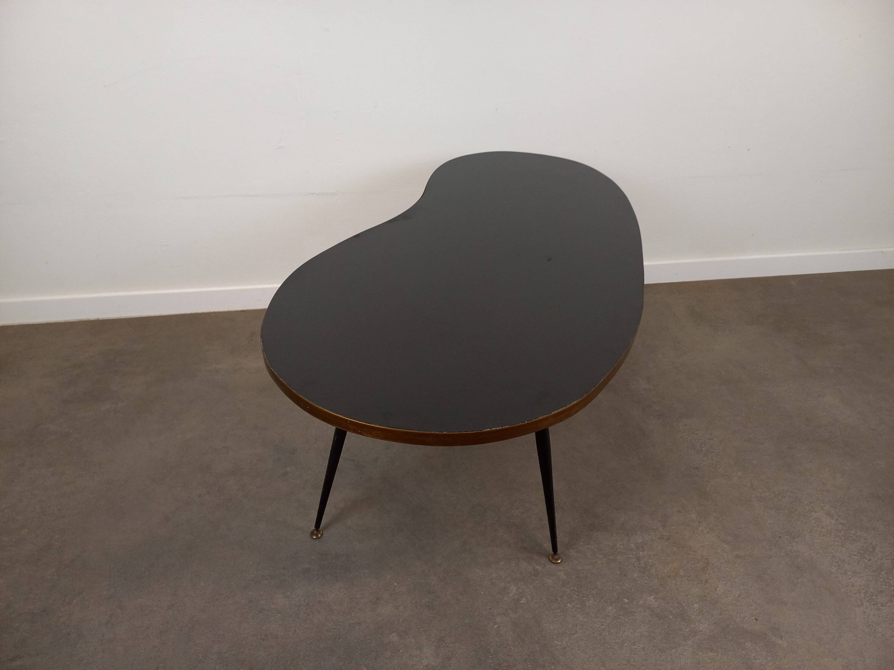 Table basse vintage en forme de haricot
