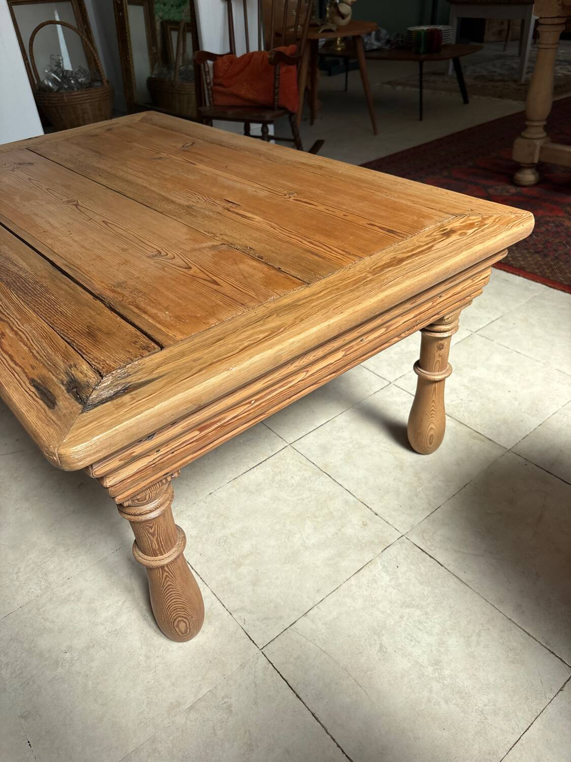 Table basse avec tablette