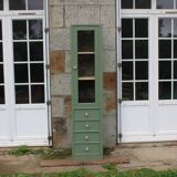 Vitrine haute vintage peinte en vert, rénovée