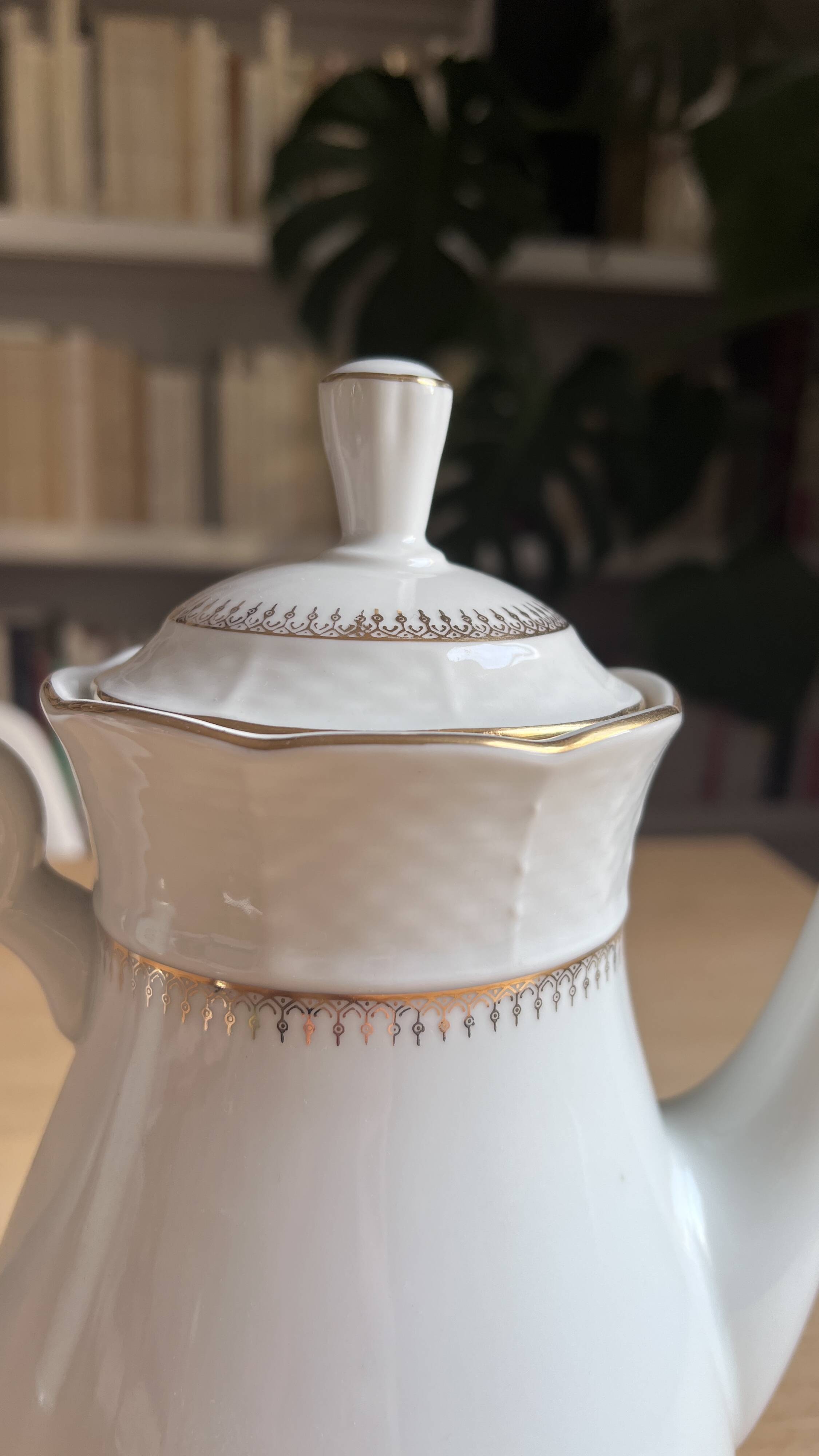 Vintage Thun teapot, Czechoslovakia