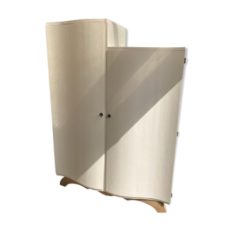 Asymmetrical cabinet