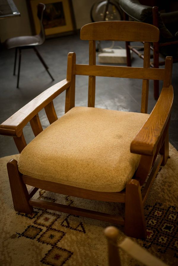 Fauteuils en orme édité par Maison Regain 1980