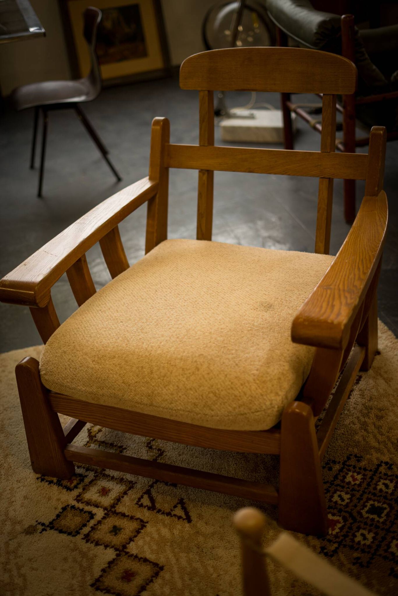 Fauteuils en orme édité par Maison Regain 1980