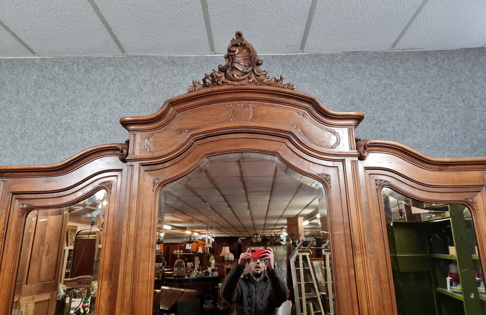 Louis XV Rocaille walnut cabinet stamped Gianinetto circa 1880